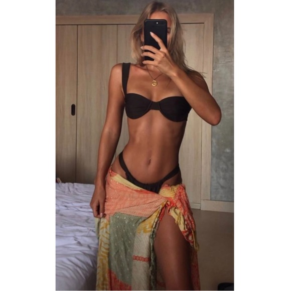 WEWOREWHAT Claudia Top in Black - Picture 2 of 15